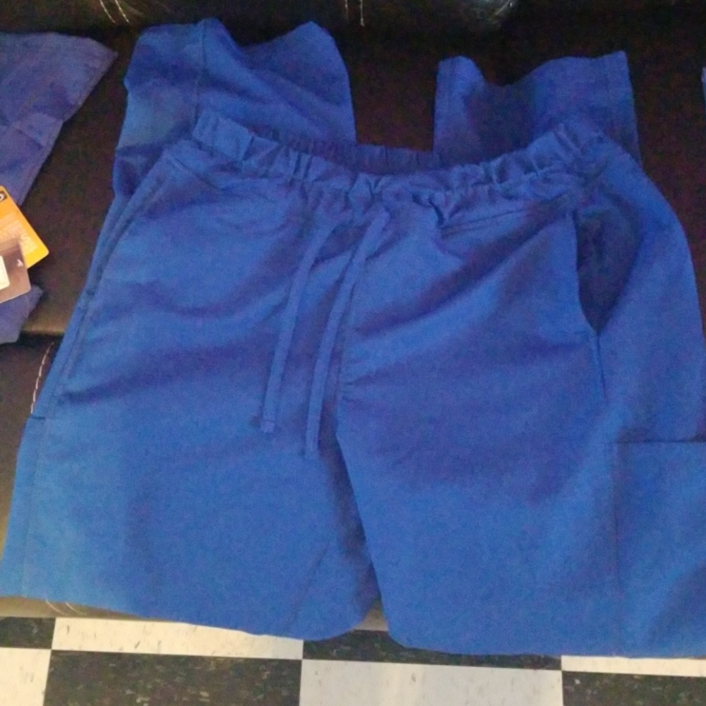 Scrub bottoms size m